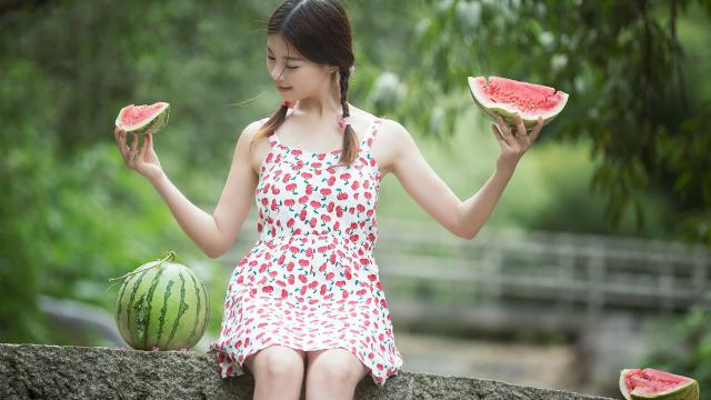 贾宝玉的人物形象分析(大学语文宝玉挨打里贾宝玉的人物形象分析？)